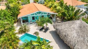 Bazén v ubytování Paradise Apartments - Curacao nebo v jeho okolí