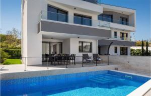 Bazén v ubytovaní Pet Friendly Apartment In Zidarici alebo v jeho blízkosti