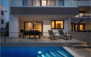Bazén v ubytovaní Pet Friendly Apartment In Zidarici alebo v jeho blízkosti