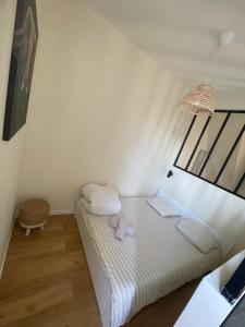 En eller flere senge i et værelse på Nancy Cozy Lodge