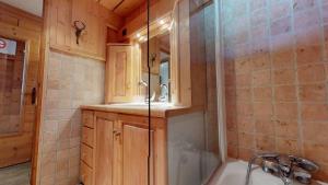 Gallery image of Chalet La Grande Ourse Meribel 135 m2 apartment near pistes in Méribel