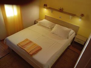 Postel nebo postele na pokoji v ubytování Apartments Ivo
