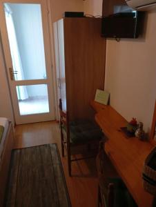 TV a/nebo společenská místnost v ubytování Apartments Ivo