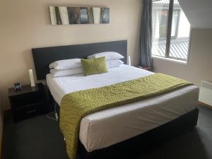 Postel nebo postele na pokoji v ubytování Allan Court Motel