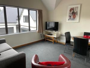 TV a/nebo společenská místnost v ubytování Allan Court Motel