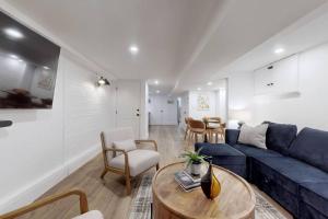 Posezení v ubytování Fresh and Modern Guest Suite