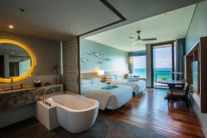 Rayong Marriott Resort & Spa客房内的一张或多张床位