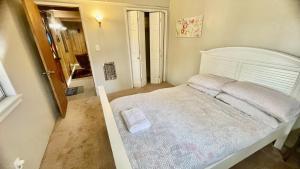 Afbeelding uit fotogalerij van Sweet Cabin Home Getaway! in Big Bear City