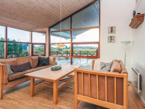 Posezení v ubytování 4 star holiday home in Tarm-By Traum