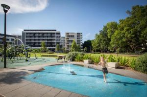 Bazén v ubytování Sydney resort style condo 3 pools nebo v jeho okolí