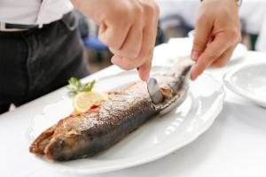 Makanan di atau di tempat lain dekat hotel