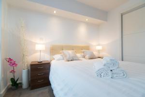 Säng eller sängar i ett rum på Mitchell Street Glasgow Apartment