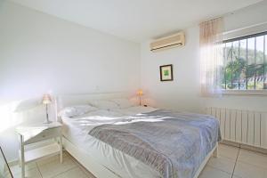 Postel nebo postele na pokoji v ubytování Villa Costa Del Sol + 9 fotografií