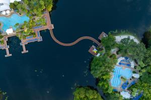 Bazén v ubytování Marriott's Cypress Harbour Villas nebo v jeho okolí