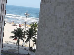 Uma vista do mar tirada do apartamento
