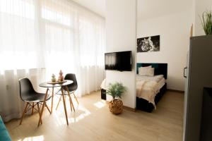 Posteľ alebo postele v izbe v ubytovaní PiotrApartments - Big City Life Apartments in Central Warszawa