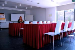 Οι επιχειρηματικές εγκαταστάσεις ή/και οι αίθουσες συνεδριάσεων στο Hotel Jose Alberto