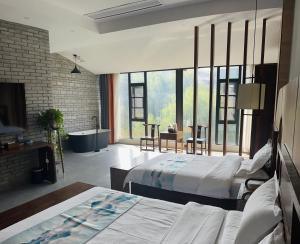 Qichi Waterfront B&B Hotel客房内的一张或多张床位