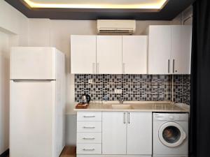 Kuchyň nebo kuchyňský kout v ubytování Bakırköy Zeugma Suit Otel