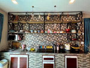 Køkken eller tekøkken på Sea breeze Pool villa in Ao-nang + 3 billeder