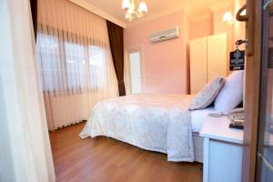 En eller flere senge i et værelse på Nizam Butik Otel Büyükada