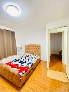 a bedroom with a bed in a room at Camella Homes Communal near Davao Airport in Davao City +2 photos