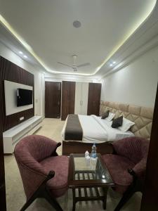 TV a/nebo společenská místnost v ubytování Hotel the royal Oakes