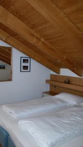 Postel nebo postele na pokoji v ubytování Chalet Karin