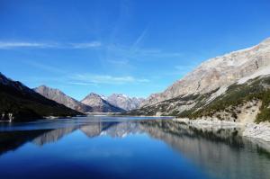a view of a mountain lake in the mountains at Residenza Capinera in Bormio
