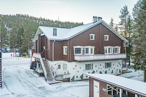 Alpine Chalet Central Ski-in Ski-out, Levi center by Aavalevi v zimě