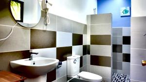 Koupelna v ubytování Mayas Guesthouse + 29 fotografií