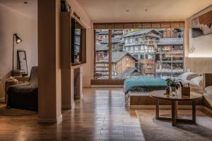 Xijiang Qianhu Miao Village Mountain and B&B客房内的一张或多张床位