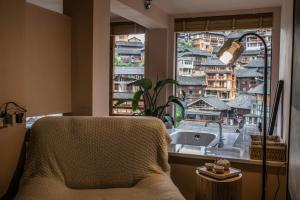 Xijiang Qianhu Miao Village Mountain and B&B的休息区