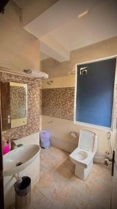 Koupelna v ubytování Hotel Nizamuddin Fab