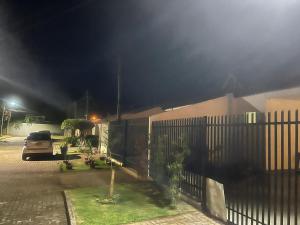 Gallery image of Casa condomínio jardim Moncoes in Maringá +36 photos