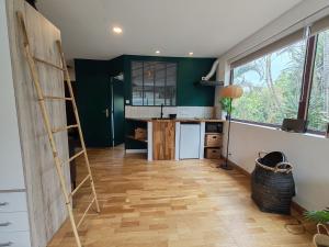 Köök või kööginurk majutusasutuses COLIVER - COLIVING A LA RÉUNION