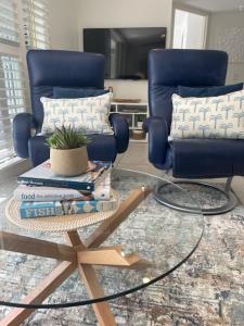 Χώρος καθιστικού στο Coastal Luxe On Hastings St - 2 Bedroom