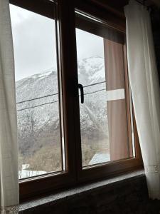 A general mountain view or a mountain view taken from the holiday home