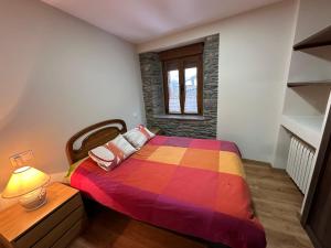 A bed or beds in a room at La Casa del Maestro