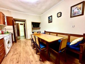 A kitchen or kitchenette at La Casa del Maestro