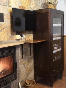 A television and/or entertainment centre at La Casa del Maestro