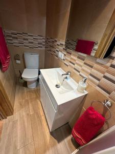 A bathroom at La Casa del Maestro Még 37 kép