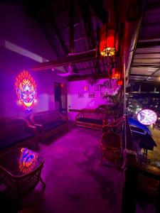 Posezení v ubytování Babybong Koh Rong + 8 fotografií