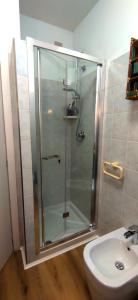 A bathroom at Appartamento Tre Angeli a pochi passi dal mare