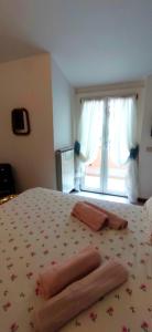 A bed or beds in a room at Appartamento Tre Angeli a pochi passi dal mare