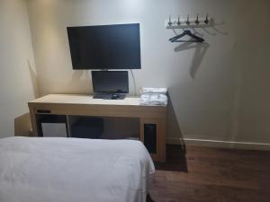 TV a/nebo společenská místnost v ubytování Yeoju Picnic Motel