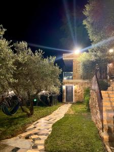 Κήπος έξω από το La Cueva Chalet