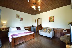 Postel nebo postele na pokoji v ubytování Hou Niao Fei Xing B&B