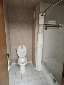 Koupelna v ubytování Shilo Inn Suites Salem