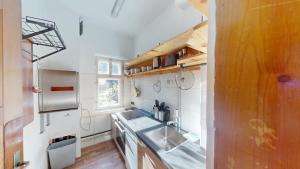 Kuchyňa alebo kuchynka v ubytovaní Wohlfühl Apartment Haus Schillerstrasse - Zentrumsnähe, Boxspringbett, Küche